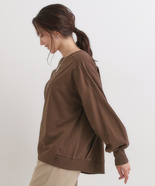 SHOO・LA・RUE（シューラルー）の「大人の抜け感 1枚で決まる ゆるロンT（Tシャツ/カットソー・レディース・グリーン/ダークブラウン/ライトベージュ/チャコールグレー/ダークオレンジ/ブルー・00）」の16枚目の写真