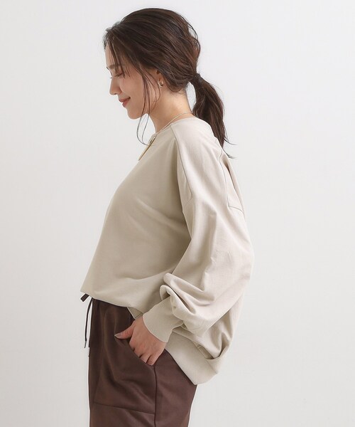 SHOO・LA・RUE（シューラルー）の「大人の抜け感 1枚で決まる ゆるロンT（Tシャツ/カットソー・レディース・グリーン/ダークブラウン/ライトベージュ/チャコールグレー/ダークオレンジ/ブルー・00）」の20枚目の写真