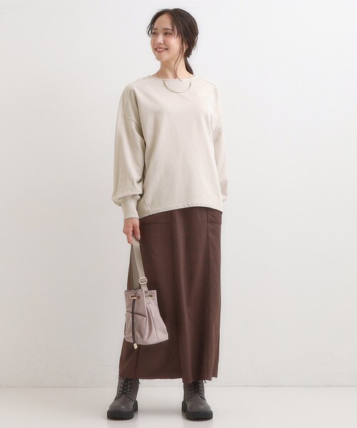 SHOO・LA・RUE（シューラルー）の「大人の抜け感 1枚で決まる ゆるロンT（Tシャツ/カットソー・レディース・グリーン/ダークブラウン/ライトベージュ/チャコールグレー/ダークオレンジ/ブルー・00）」の21枚目の写真