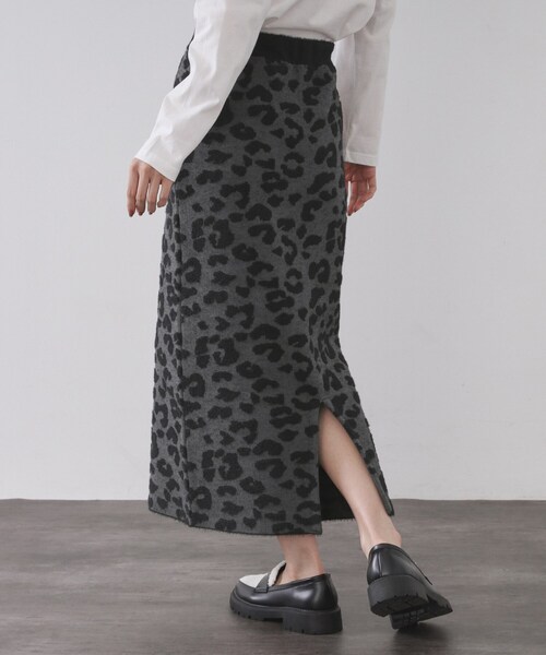 OPAQUE.CLIP（オペークドットクリップ）の「レオパードジャカードニットスカート【洗濯機OK】（スカート・レディース・チャコール/ダークブラウン系・38/40）」の4枚目の写真