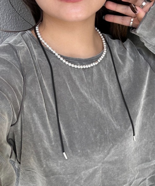 CIAOPANIC TYPY(チャオパニックティピー)の「lilスウェードライクスライドパールネックレス(ネックレス・レディース・ブラック/ブラウン・ONE SIZE)」の2枚目の写真