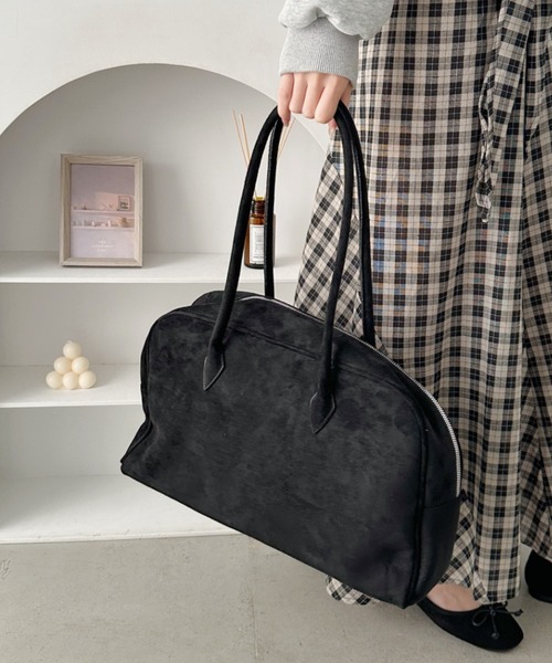 CLEA（クレア）の「【A4サイズ対応】スウェードライクボストンバッグ（ボストンバッグ・レディース・ベージュ/ブラック/ワインレッド/ブラウン・FREE）」の2枚目の写真