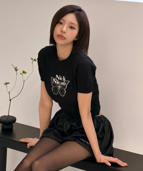 NICK&NICOLE(ニックアンドニコール)の「MINI BUTTERFLY SIGNATURE HALF KNIT_BLACK(ニット/セーター・レディース・その他・FREE)」の1枚目の写真