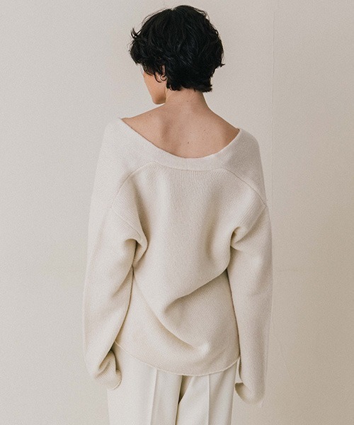 CREDONA（クレドナ）の「HAMILTON V NECK KNIT（ニット/セーター・レディース・グレー/アイボリー/ネイビー・FREE）」の5枚目の写真