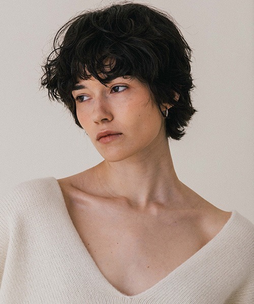 CREDONA（クレドナ）の「HAMILTON V NECK KNIT（ニット/セーター・レディース・グレー/アイボリー/ネイビー・FREE）」の6枚目の写真