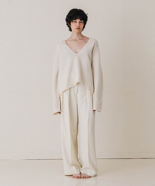 CREDONA（クレドナ）の「HAMILTON V NECK KNIT（ニット/セーター・レディース・グレー/アイボリー/ネイビー・FREE）」の8枚目の写真