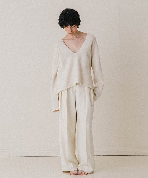 CREDONA（クレドナ）の「HAMILTON V NECK KNIT（ニット/セーター・レディース・グレー/アイボリー/ネイビー・FREE）」の9枚目の写真