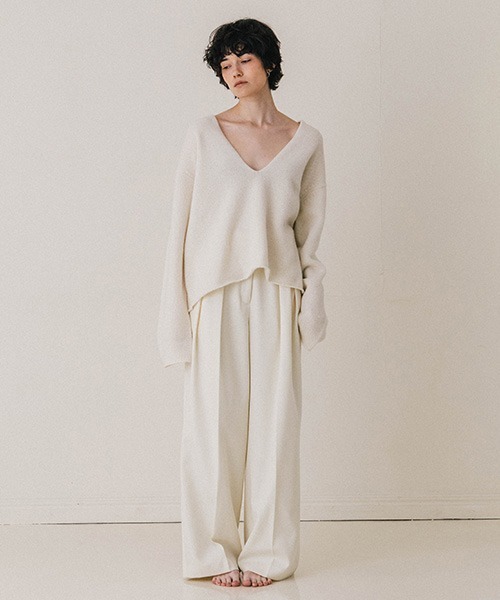 CREDONA（クレドナ）の「HAMILTON V NECK KNIT（ニット/セーター・レディース・グレー/アイボリー/ネイビー・FREE）」の11枚目の写真