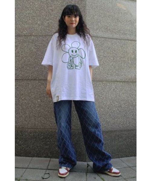 GRAVER（グレーバー）の「[ユニセックス] コミックスラインフラワードローイング半袖Tシャツ_ホワイト（Tシャツ/カットソー・レディース・ホワイト・MEDIUM/LARGE/X-LARGE/SMALL）」の2枚目の写真