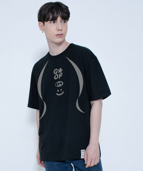 GRAVER（グレーバー）の「[ユニセックス]3ロゴスマイルライン半袖Tシャツ_ブラック（Tシャツ/カットソー・レディース・ブラック・X-LARGE/SMALL/MEDIUM/LARGE）」の3枚目の写真