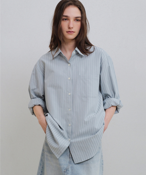 ANDNEEDS(アンドニーズ)の「Post seersucker shirt (sky blue)(シャツ/ブラウス・レディース・その他・FREE)」の2枚目の写真