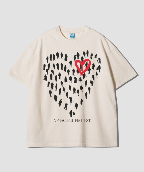 GRANFINNY(グランフィニ)の「ラブアンドピース オーバーサイズ 半袖Tシャツ-ナチュラルコットン(Tシャツ/カットソー・レディース・その他・LARGE/X-LARGE)」の1枚目の写真