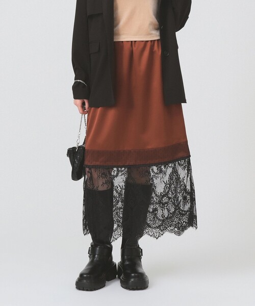 Ray BEAMS（レイビームス）の「サテン レースキリカエ タイト スカート（スカート・レディース・ピンク/ダークブラウン・0/1）」の2枚目の写真