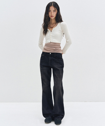 DECET WOMEN（デケット ウーマン）の「シグネチャー ローライズ セミフレアジーンズ DCWPT003BlackB（デニムパンツ）」