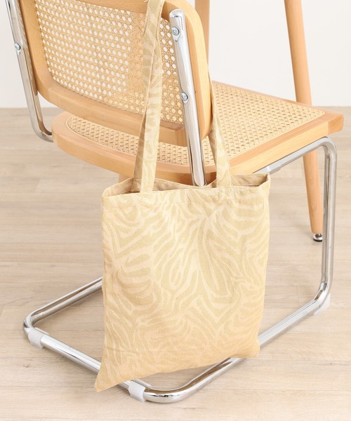 MOTO（モト）の「ジャガードトートバッグ（トートバッグ・レディース・グレー/ベージュ/イエロー/グレー系1/ブラック/バイオレット/ブルー/ブラウン・ONE SIZE）」の5枚目の写真