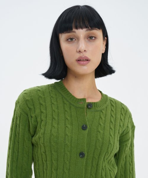BLOND9(ブロンドナイン)の「ラウンドネッククロップケーブルカーディガン_バジルグリーン(カーディガン/ボレロ・レディース・その他・MEDIUM/SMALL)」の6枚目の写真