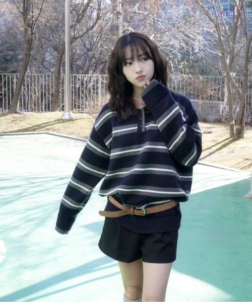 MICANE(ミケーネ)の「トビー ストライプカラー ニット(ニット/セーター・レディース・チャコール/ネイビー・SMALL/MEDIUM/LARGE/X-LARGE)」の4枚目の写真