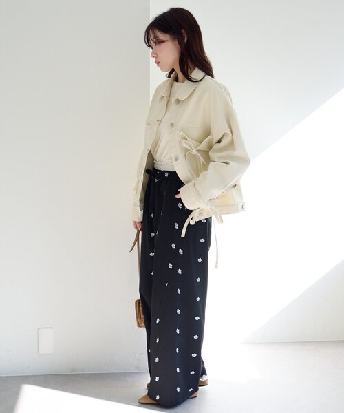 Kastane（カスタネ）の「【新色追加/2サイズ展開/低身長サイズ】フラワーステッチワイドパンツ（その他パンツ・レディース・ブラック/グレー・0/1）」の16枚目の写真