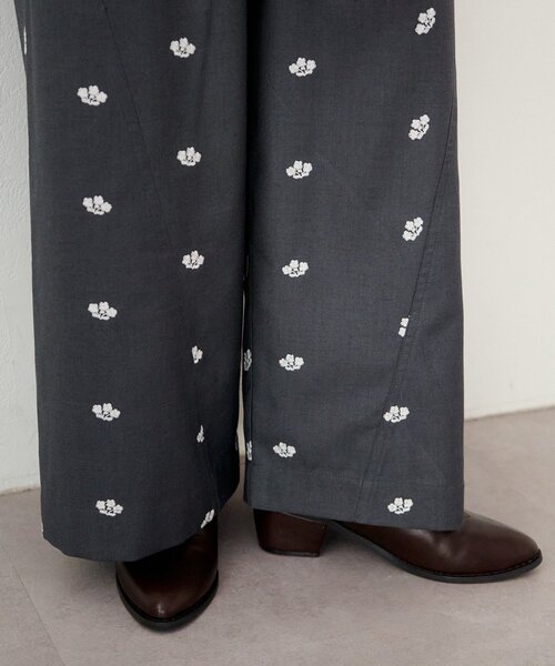 Kastane（カスタネ）の「【新色追加/2サイズ展開/低身長サイズ】フラワーステッチワイドパンツ（その他パンツ・レディース・ブラック/グレー・0/1）」の21枚目の写真