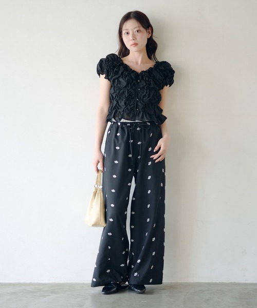 Kastane（カスタネ）の「【新色追加/2サイズ展開/低身長サイズ】フラワーステッチワイドパンツ（その他パンツ・レディース・ブラック/グレー・0/1）」の5枚目の写真