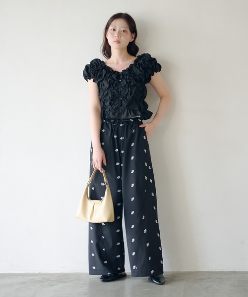 Kastane（カスタネ）の「【新色追加/2サイズ展開/低身長サイズ】フラワーステッチワイドパンツ（その他パンツ・レディース・ブラック/グレー・0/1）」の6枚目の写真