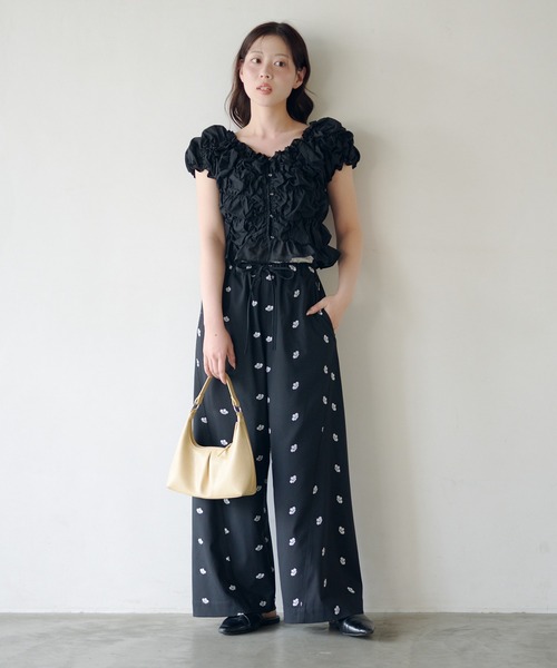 Kastane（カスタネ）の「【新色追加/2サイズ展開/低身長サイズ】フラワーステッチワイドパンツ（その他パンツ・レディース・ブラック/グレー・0/1）」の7枚目の写真