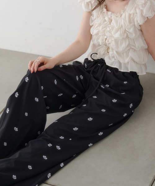 Kastane　フラワーステッチワイドパンツ WEB限定追加/2サイズ展開】フラワーステッチワイドパンツ（その他