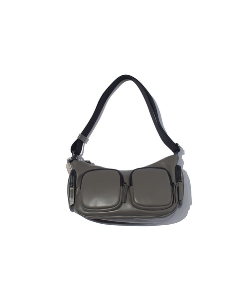 F/CE. （エフシーイー）の「F/CE. TECH LEATHER TACTICAL SHOULDER / エフシーイー テックレザー タクティカルショルダー（ショルダーバッグ・レディース・ブラック/ブラウン・FREE）」の2枚目の写真