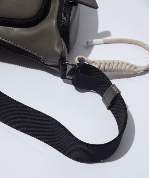 F/CE. （エフシーイー）の「F/CE. TECH LEATHER TACTICAL SHOULDER / エフシーイー テックレザー タクティカルショルダー（ショルダーバッグ・レディース・ブラック/ブラウン・FREE）」の14枚目の写真