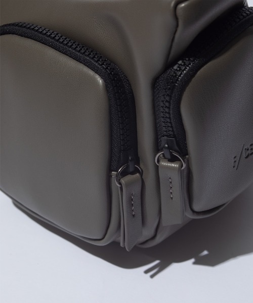 F/CE. （エフシーイー）の「F/CE. TECH LEATHER TACTICAL SHOULDER / エフシーイー テックレザー タクティカルショルダー（ショルダーバッグ・レディース・ブラック/ブラウン・FREE）」の8枚目の写真