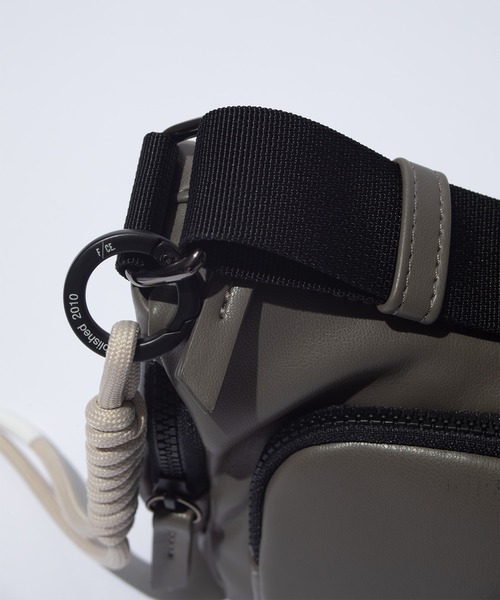 F/CE. （エフシーイー）の「F/CE. TECH LEATHER TACTICAL SHOULDER / エフシーイー テックレザー タクティカルショルダー（ショルダーバッグ・レディース・ブラック/ブラウン・FREE）」の9枚目の写真