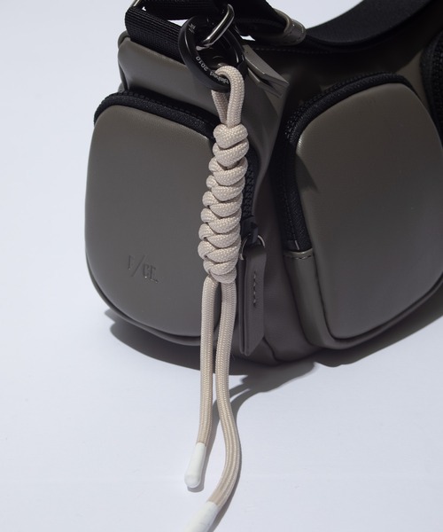 F/CE. （エフシーイー）の「F/CE. TECH LEATHER TACTICAL SHOULDER / エフシーイー テックレザー タクティカルショルダー（ショルダーバッグ・レディース・ブラック/ブラウン・FREE）」の10枚目の写真