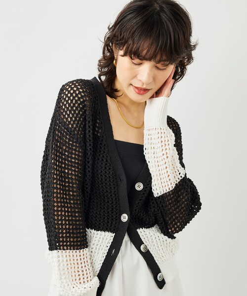NOLLEY’S(ノーリーズ)の「《手洗い可能》テープメッシュ編Vネックカーディガン(カーディガン/ボレロ・レディース・オフホワイト/ブラック・38)」の1枚目の写真