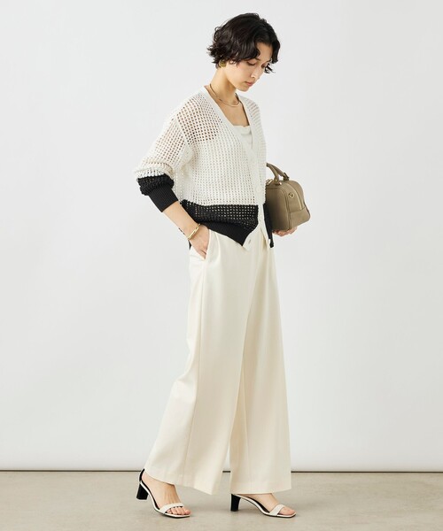 NOLLEY’S(ノーリーズ)の「《手洗い可能》テープメッシュ編Vネックカーディガン(カーディガン/ボレロ・レディース・オフホワイト/ブラック・38)」の4枚目の写真