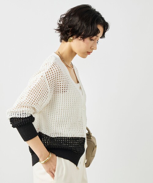 NOLLEY’S(ノーリーズ)の「《手洗い可能》テープメッシュ編Vネックカーディガン(カーディガン/ボレロ・レディース・オフホワイト/ブラック・38)」の6枚目の写真