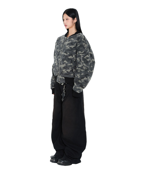 AAKAM(アーカム)の「Distressed Cotton MA-1 Jacket (Camo)(ブルゾン・レディース・その他・1/2)」の4枚目の写真
