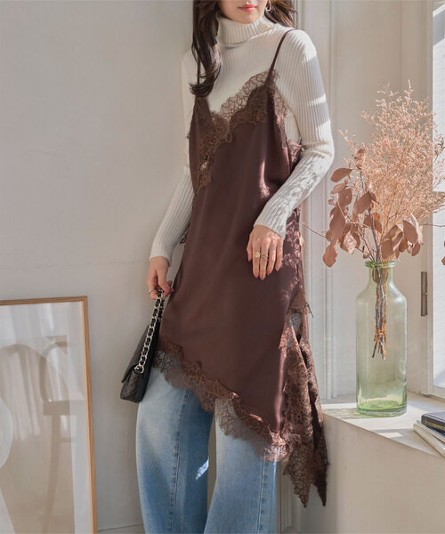 KOBE LETTUCE（コウベレタス）の「サテンレースアシメロングキャミソール（キャミソール・レディース・アイボリー/ブラック/ブラウン・M）」の3枚目の写真