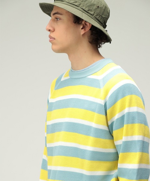 BEAMS PLUS(ビームスプラス)の「Crew Light Multi Stripe(ニット/セーター・メンズ・サックスブルー/ピンク・X-LARGE/SMALL/MEDIUM/LARGE)」の1枚目の写真