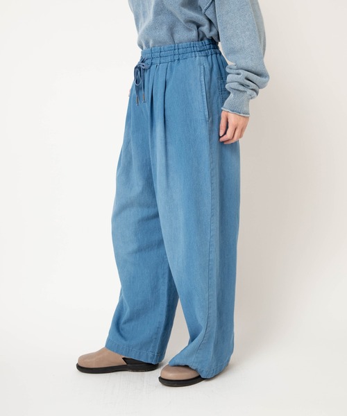 RNA-N（アールエヌエーエヌ）の「R4442 5.3ozデニムギャザーパンツ（デニムパンツ・レディース・ライトインディゴブルー・FREE）」の3枚目の写真