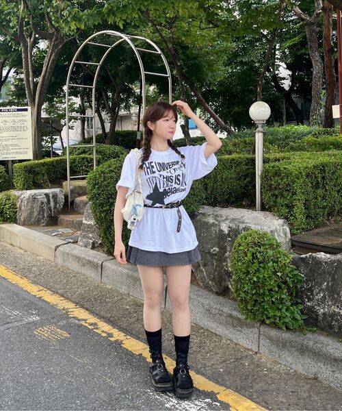 AEIAEIAE（エイエイエ）の「ユニセックスオーバーサイズグラフィックTシャツ[ホワイト]（Tシャツ/カットソー・メンズ・その他・FREE）」の2枚目の写真