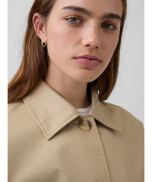 GAP(ギャップ)の「オーバーサイズ クロップド トレンチジャケット(その他アウター・レディース・ベージュ・XS/S/M/L)」の6枚目の写真