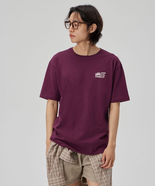 MAKEITTO（メイキット）の「[GRAFFITI3 LOGO]CREW NECK TEE_WINE（Tシャツ/カットソー・メンズ・その他・M/L/XL/XXL）」の4枚目の写真
