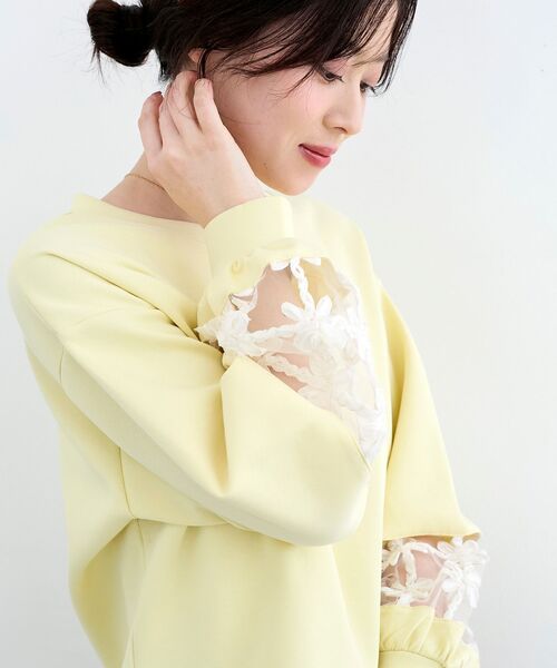 le.coeur blanc(ルクールブラン)の「《WEB限定アイテム》袖レースダンボールスウェット(スウェット・レディース・オフホワイト/ブラック/ベージュ/ライトイエロー・38)」の4枚目の写真