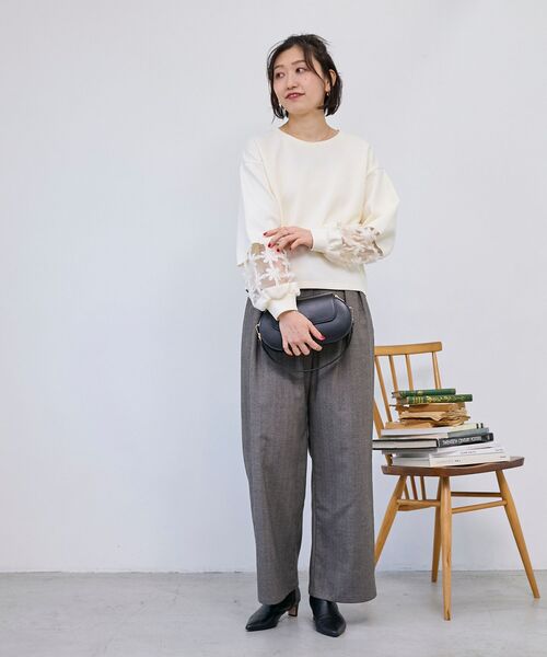 le.coeur blanc（ルクールブラン）の「《WEB限定アイテム》袖レースダンボールスウェット（スウェット・レディース・オフホワイト・38）」の10枚目の写真