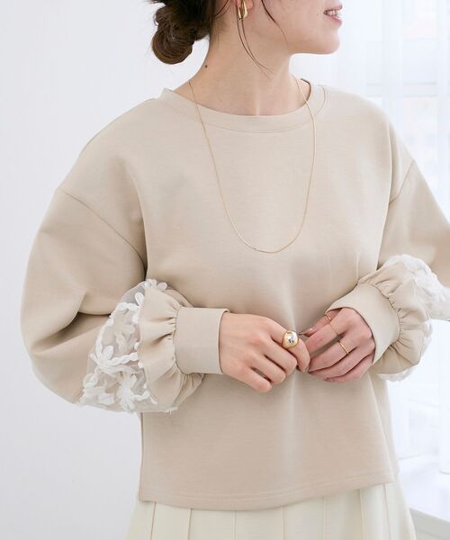 le.coeur blanc（ルクールブラン）の「《WEB限定アイテム》袖レースダンボールスウェット（スウェット・レディース・オフホワイト・38）」の4枚目の写真