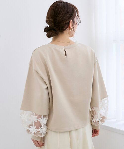le.coeur blanc（ルクールブラン）の「《WEB限定アイテム》袖レースダンボールスウェット（スウェット・レディース・オフホワイト・38）」の6枚目の写真