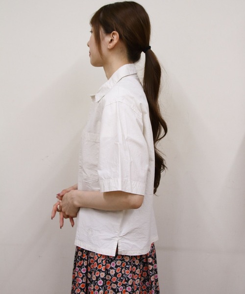 ORCIVAL（オーシバル）の「ORCIVAL/オーシバル　ガーメントダイポプリン レギュラーカラーショートスリーブシャツ　REGULAR COLLAR POPLIN SHORTSLEEVE SHIRT　OR-B0446 GDP（シャツ/ブラウス・レディース・クリーム/ダークベージュ/イエロー・1）」の5枚目の写真