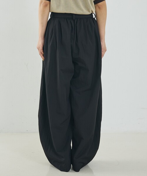 NOMINE（ノミネ）の「タック ボリュームパンツ（その他パンツ・レディース・ホワイト/ブラック/チャコールグレー・S/M）」の4枚目の写真