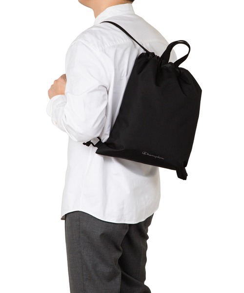 Champion（チャンピオン）の「チャンピオン ナップサック 通学 お出かけ 20231（バックパック/リュック・メンズ・ブラック/グレー/ネイビー・FREE）」の2枚目の写真