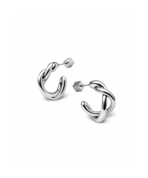 Lyvi(ライビィ)の「Twisted Flow Piercing / 金属アレルギー対応(ピアス(両耳用)・レディース・シルバー/ゴールド・FREE)」の4枚目の写真
